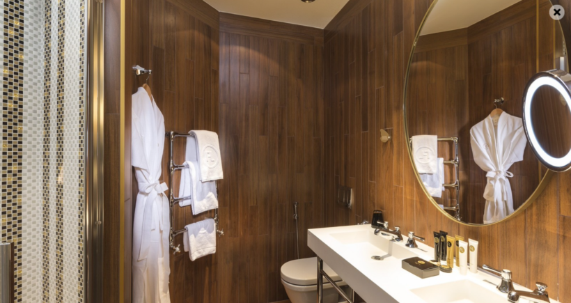 (image) salle de bain de la Maison FL à Paris équipé de robinetteries Horus