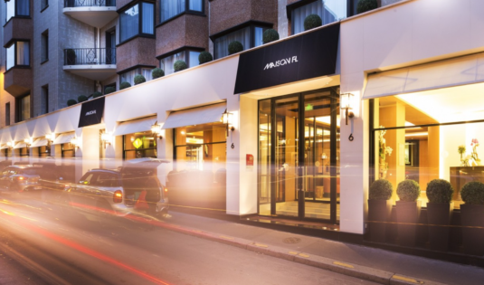 (image) Façade de l'hôtel Ritz Carlton à Vienne