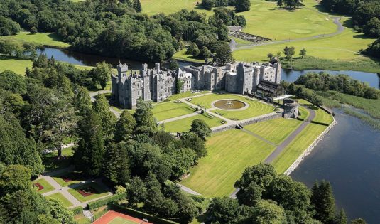 (image) Façade du Ashford Castle